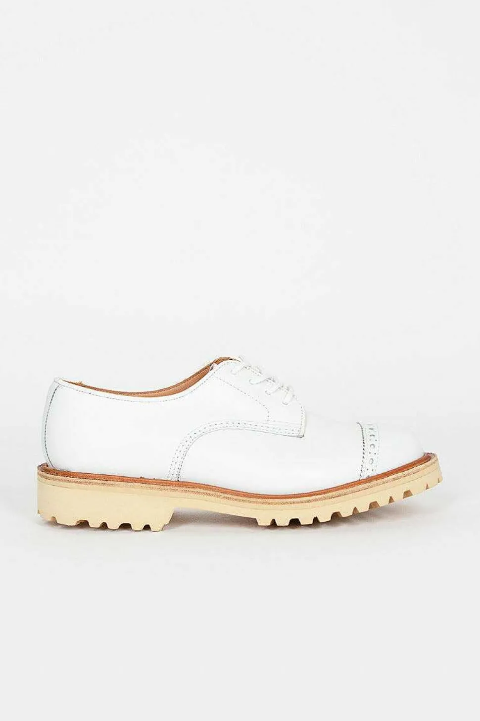 Linda Aniline White Tramper