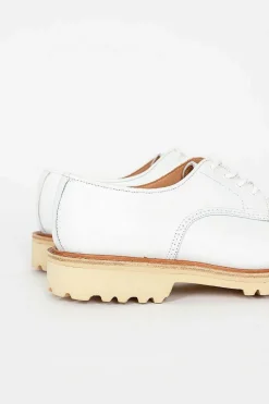 Linda Aniline White Tramper
