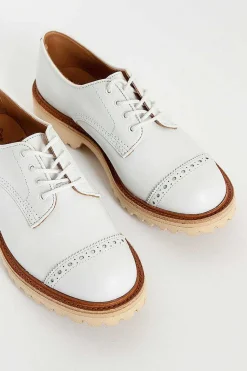 Linda Aniline White Tramper