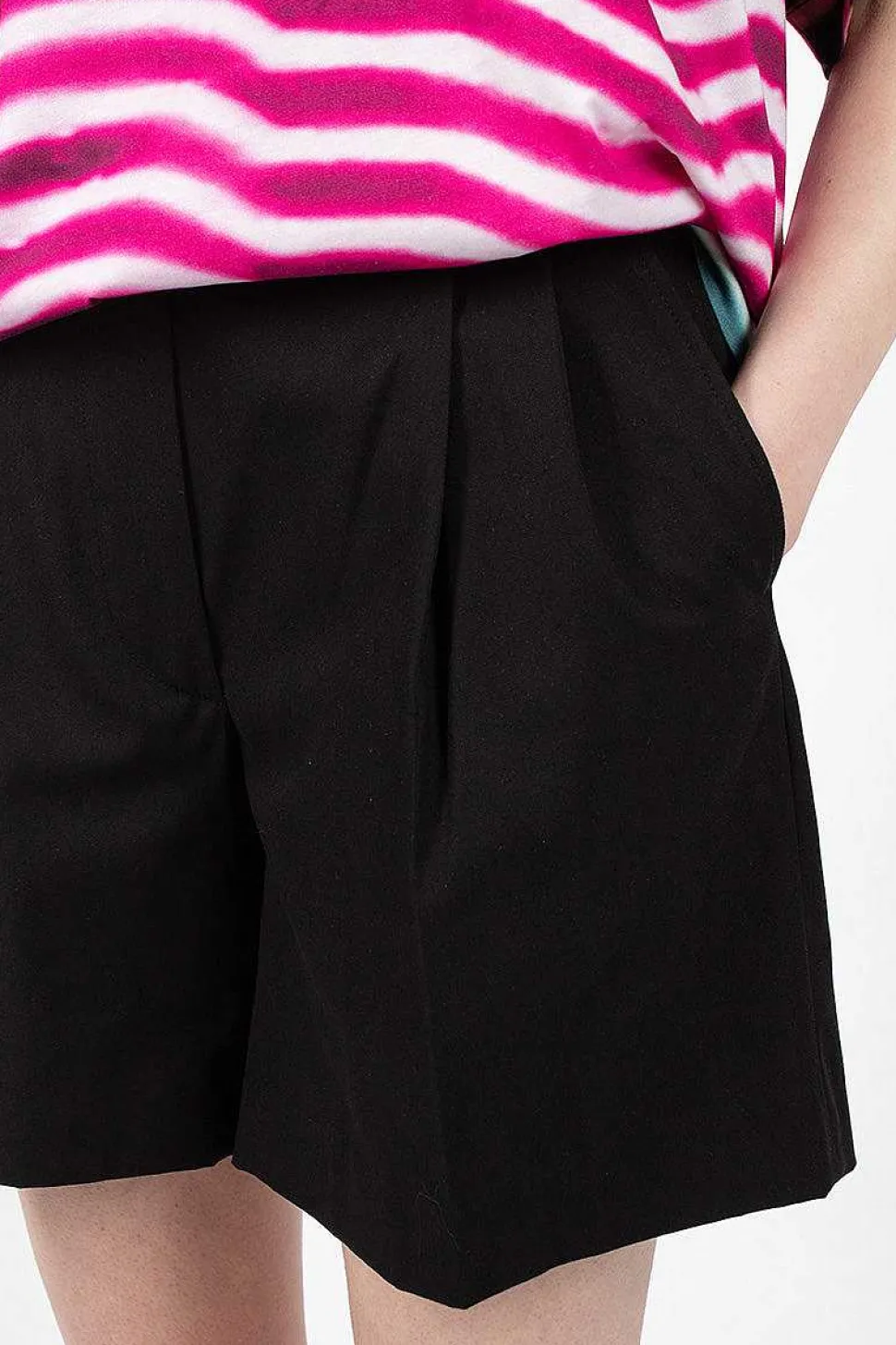 Pleat Shorts Black
